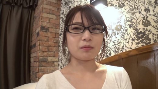 Japan Amateur porn actress wearing cute glasses